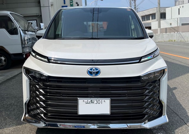 VOXY正面　2025年車